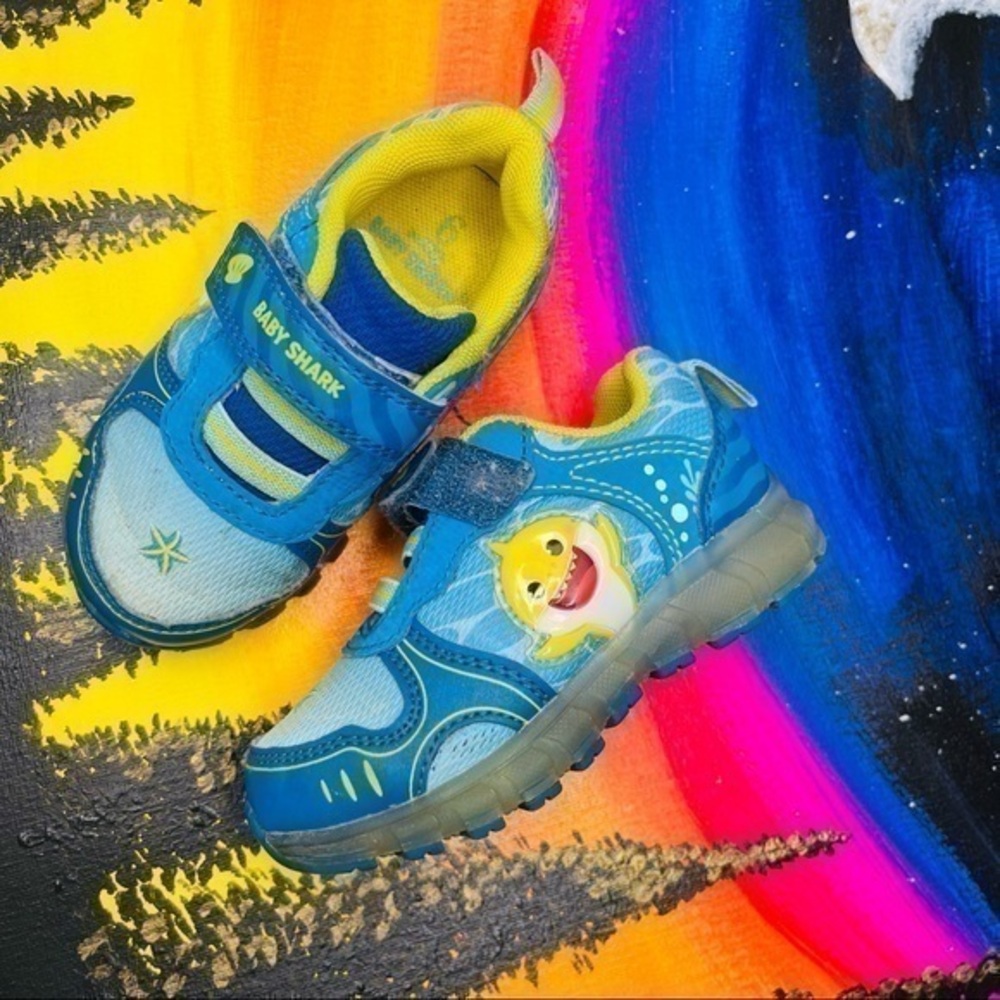 Baby Shark Toddler Size 6C light up sneakers